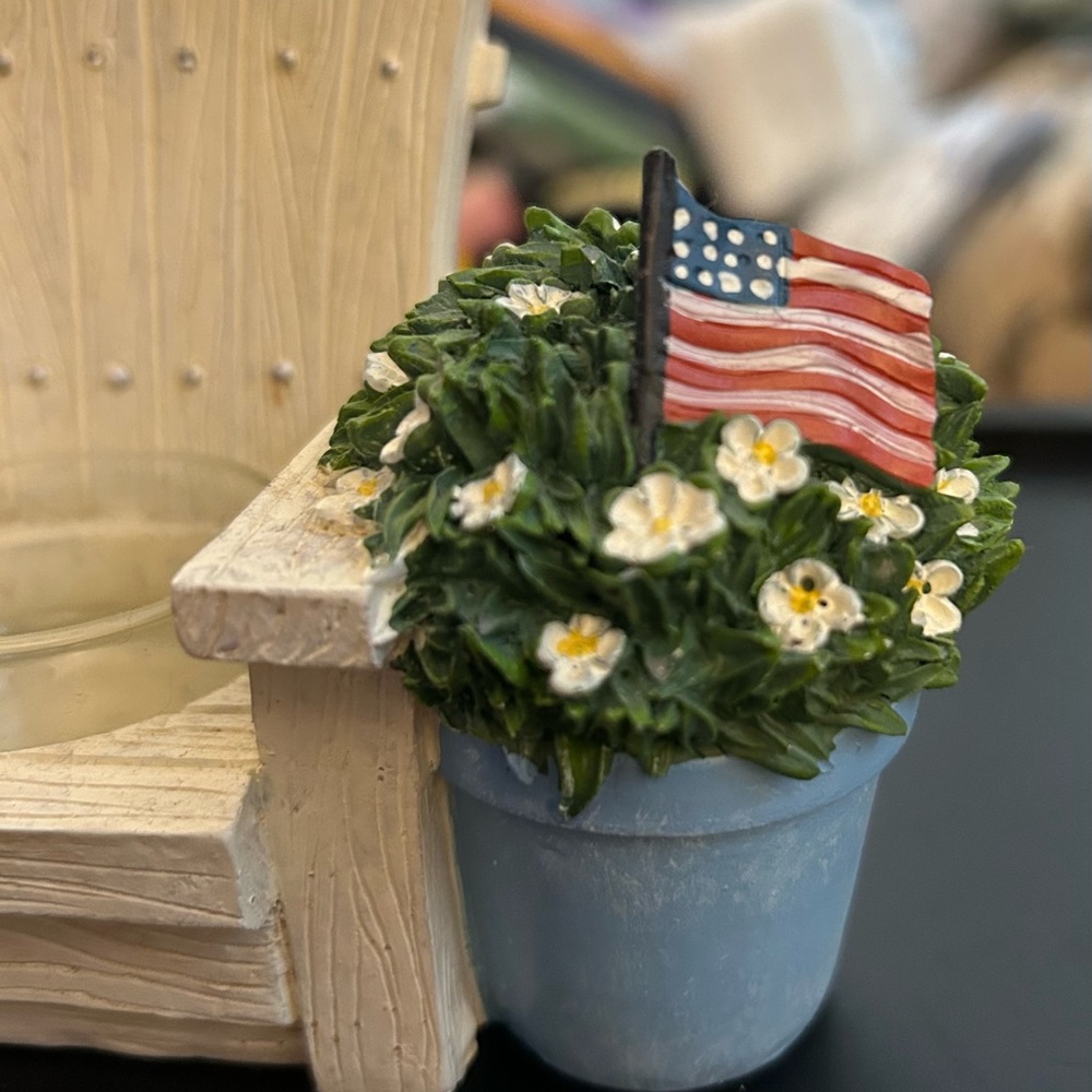 Yankee Candle Tea light holders (set of 2)Cream Adirondack Chair w/Blue Planter - Picture 4 of 6